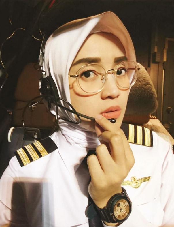 Sarah Widyanti Kusuma Pilot Wanita Indonesia